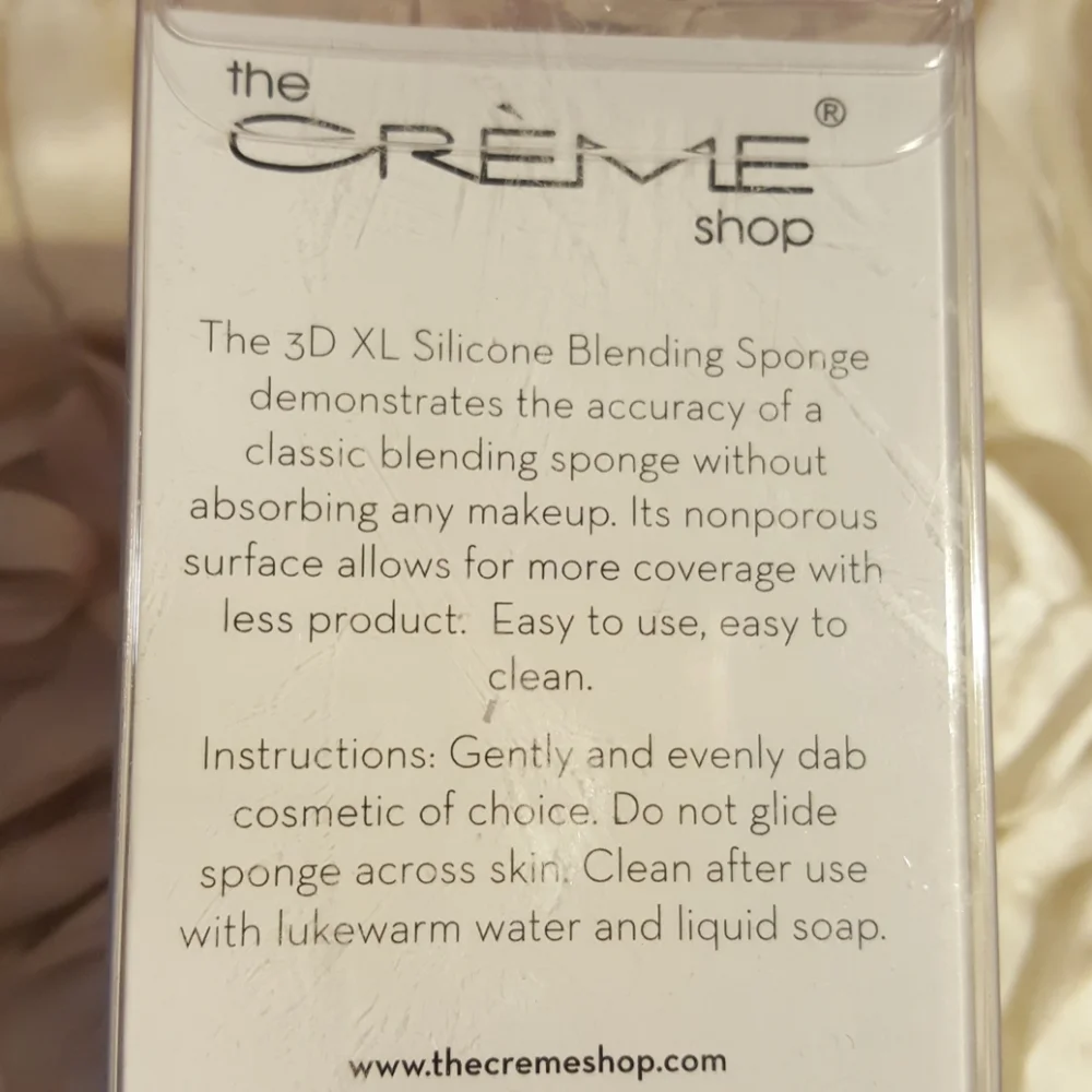 Creme Shop Silicone Blending Sponge Pink.